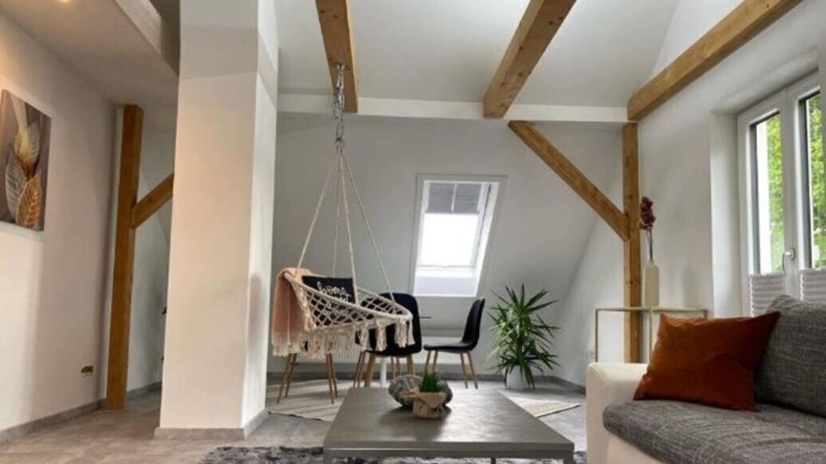Weiden in der Oberpfalz Apartment | WEN Königsberger, Ruhige Dg-wohnung, 2 Schlafzimmer, Parkplatz, Zentral