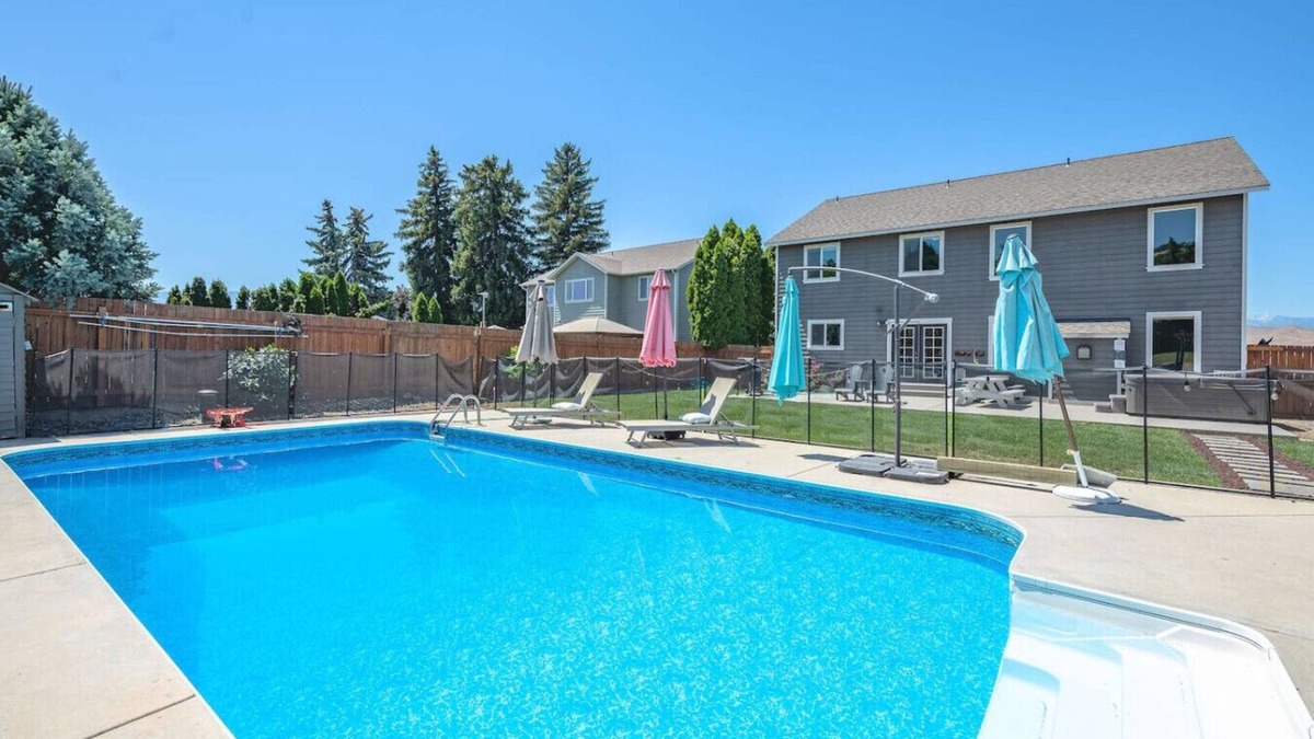 Monitor House | Wenatchee Stay w/ Pool & Hot Tub