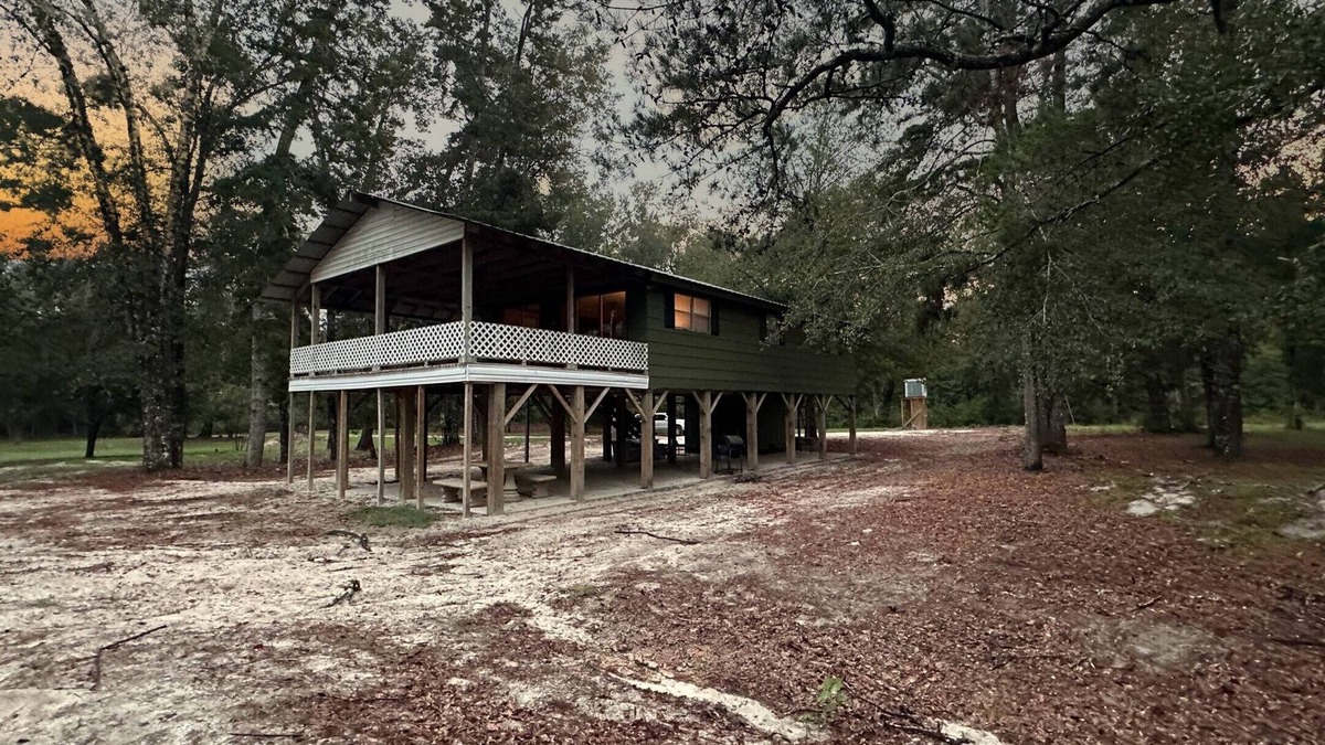 Perkinston Cabin | Wendell’s Place on Red Creek - Uncle Ralph’s Cabin Rentals - PRIVATE BEACH