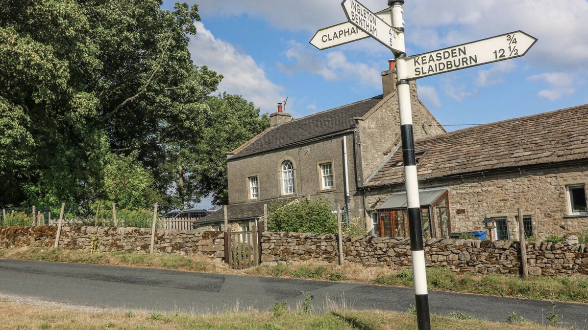 Fourstones Near Bentham Cottage | WENNING BANK, family friendly, character holiday cottage in Clapham
