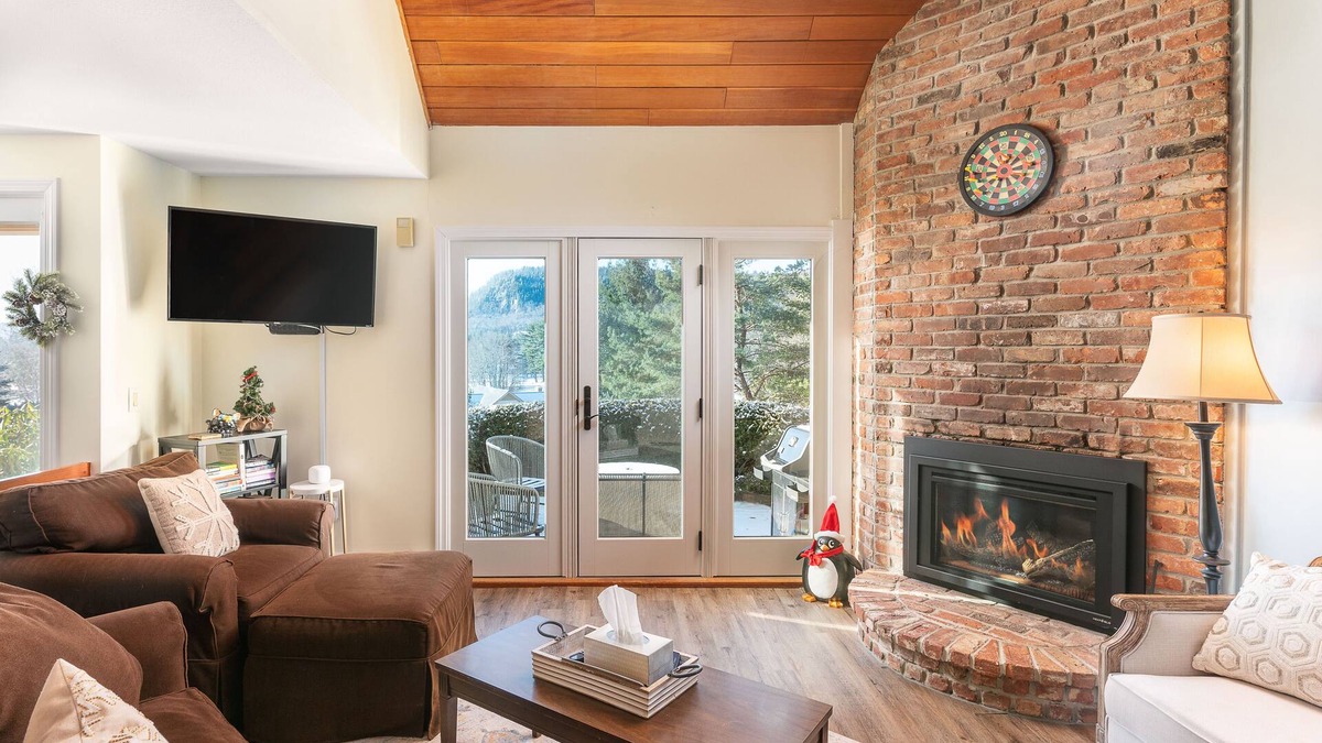 Jackson Condo | Wentworth Condo on Jackson’s XC ski trails, close to Attitash, Wildcat, Cranmore
