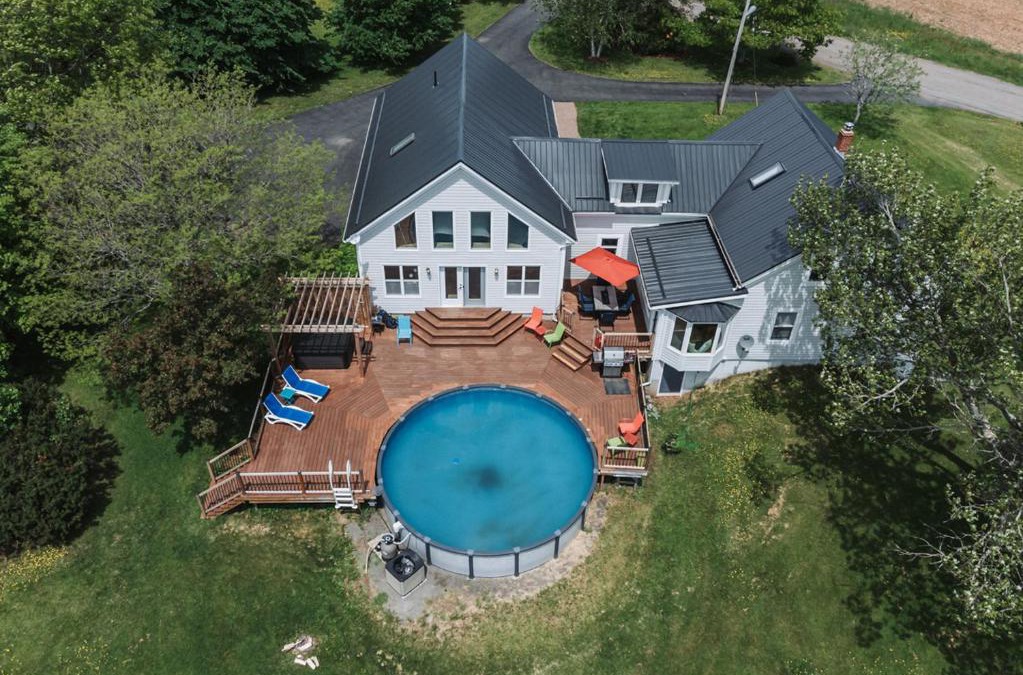 Masstown Villa | Wentworth private cottage with hot tub