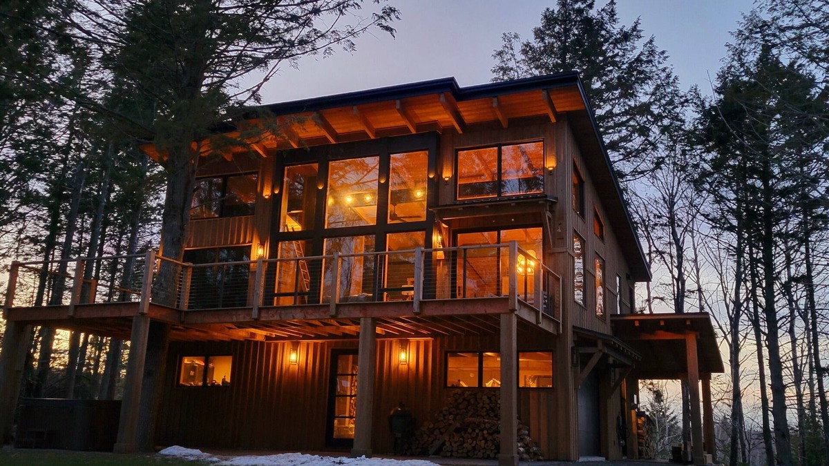 Wentworth House | Wentworth's Glade and Trail Lodge. Ski/Bike chalet for Guests on Alpine Run