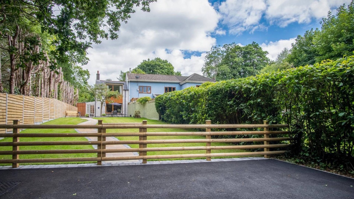 Birchgrove Cottage | Wern Y Glais - 2 Bedroom Cottage - Glais