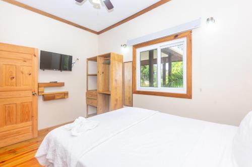 Gibson Bight Apartment | Wescot Villas Sky View