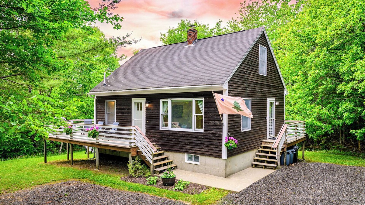 South Thomaston House | Weskeag Cottage - Arcade, Fire Pit, Clean, Bright, Nearby Coastal Activities