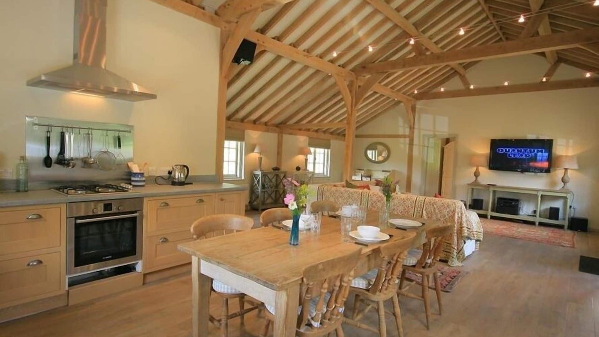 Kidlington Cottage | WEST BARN, pet friendly, character holiday cottage in Tackley