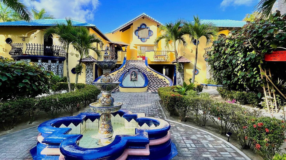 Antoneys Cay House | West Bay Beach 9 Bedroom Treasure Castle sleeps 35 Private balconies on water
