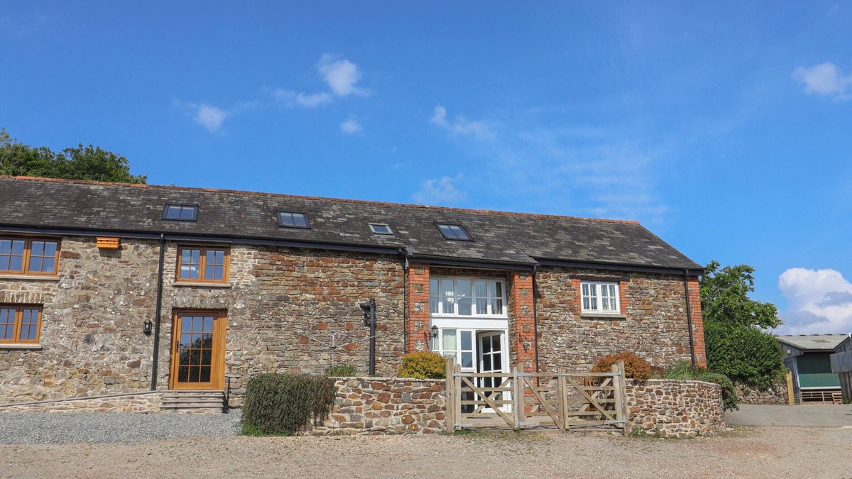 Christchurch Cottage | WEST BOWDEN FARM, pet friendly, with a garden in South Molton