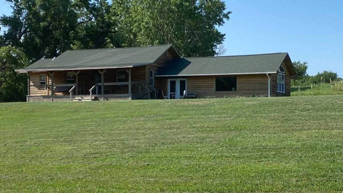 Graham County Cabin | West Cabin Peaceful and roomy cabin in private rural setting. 2 bed 2 bath