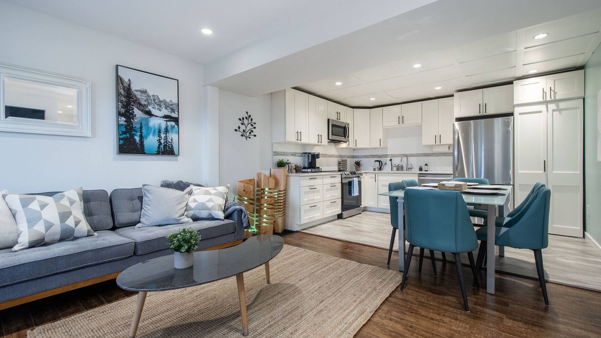 North Vancouver House | West Coast 3 Bedroom Garden Suite