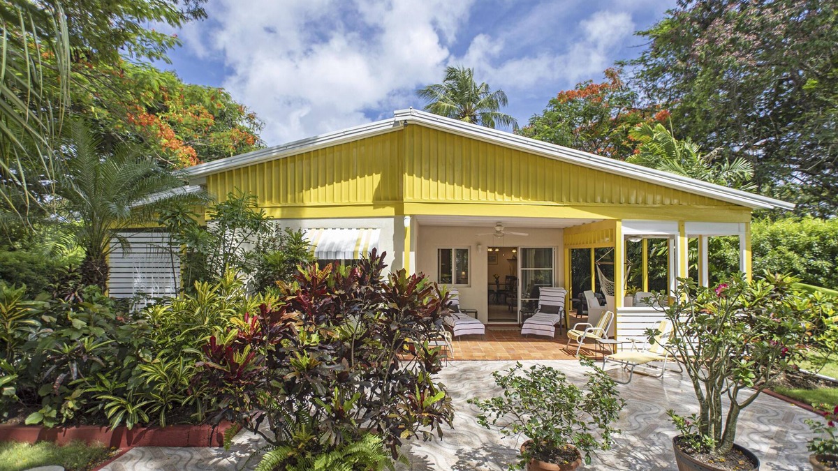 Gibbs Bay Cottage | West Coast Charming 2-bedroom cottage in wonderful Gibbes