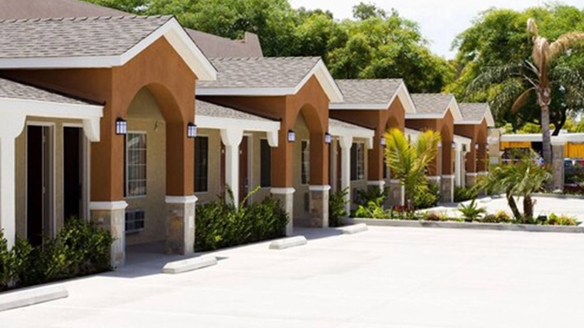 Santa Ana House | West Coast Inn - Near Gem Theatre