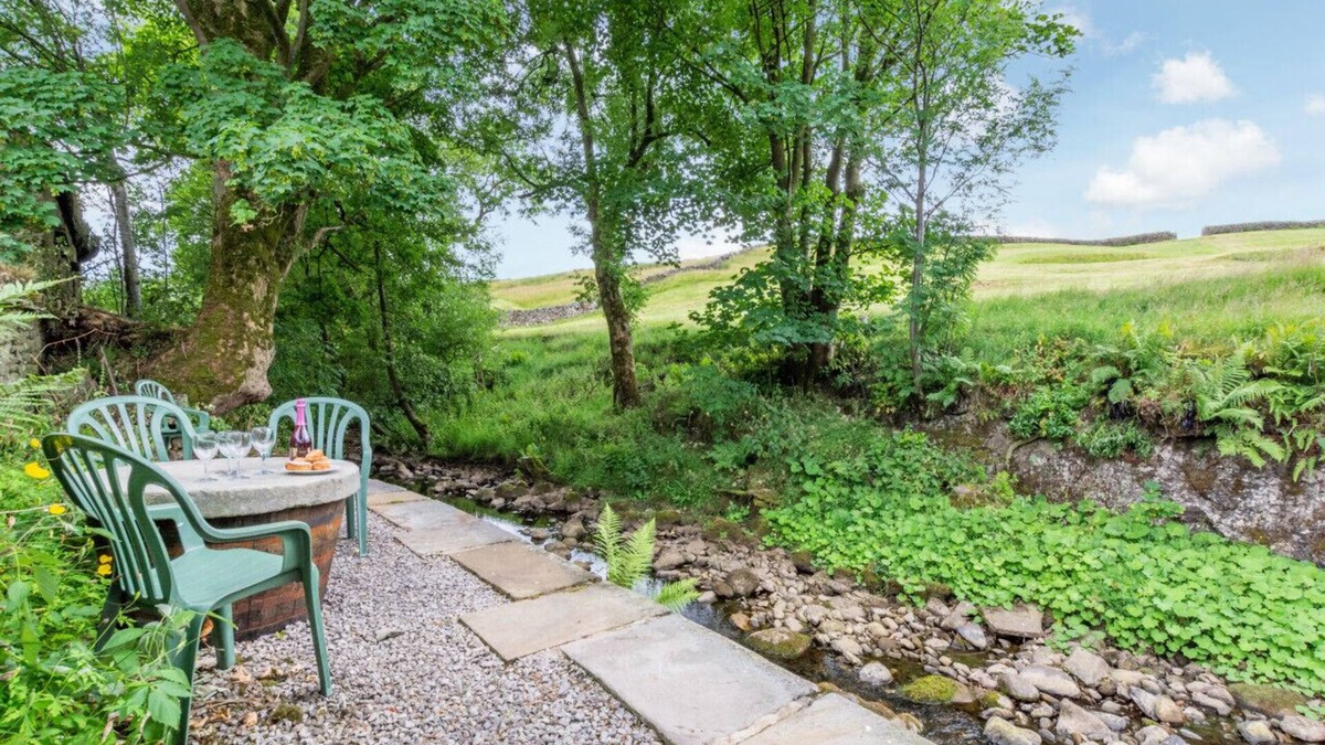 Worton House | West Cottage - Two Bedroom House, Sleeps 4