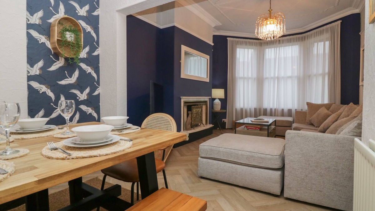Morecambe House | WEST END BAY, pet friendly, character holiday cottage in Morecambe