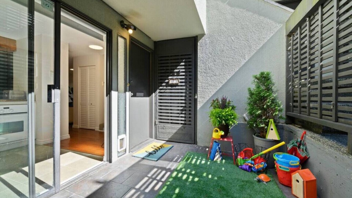 West End Condo | West End Family Getaway - 2 min to Stanley Park