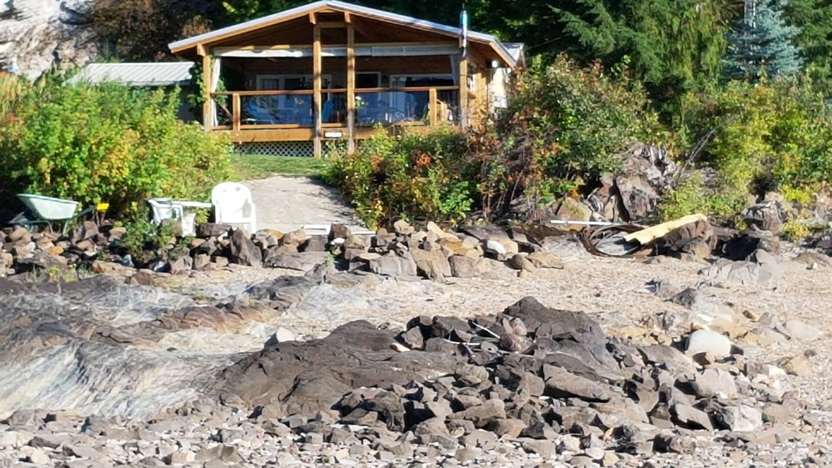 Blind Bay Cottage | West facing Waterfront Cottage w/private beach & buoy & dock access