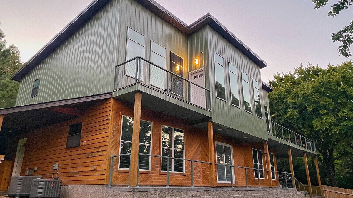 West Fork House | West Fork Pool and Hot Tub- 10 mins to Fay, Devils Den