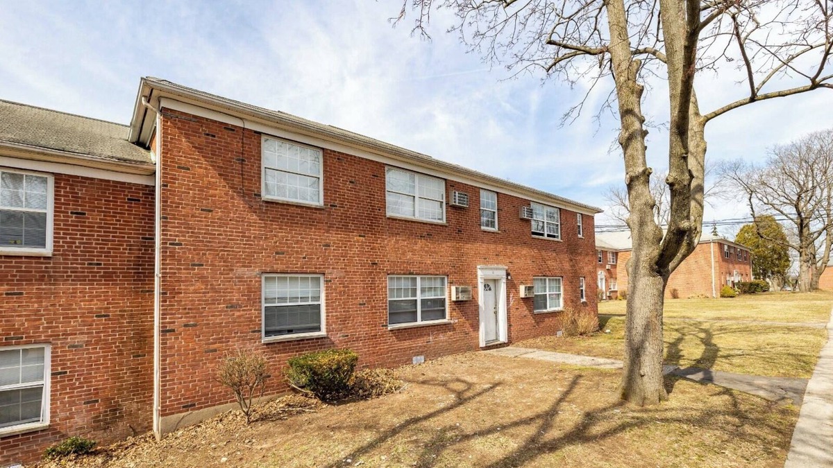 West Hartford Apartment | West Hartford Affordable, NEW, & Parking Included
