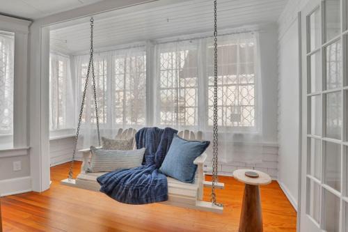 West Hartford Apartment | West Hartford Center- Charming New England Apt