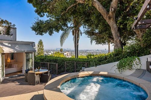 Hollywood Hills West House | West Hollywood Hills Jacuzzi and Beautiful View