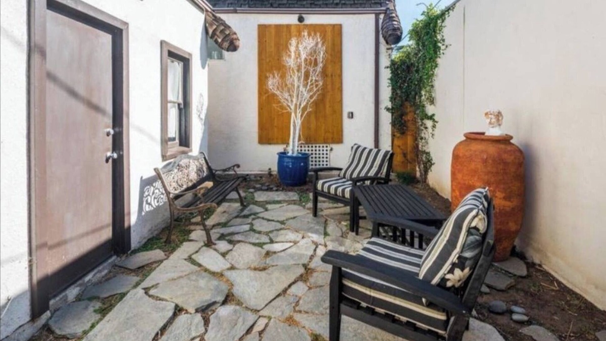 Melrose House | West Hollywood Little House with Backyard and Garage!