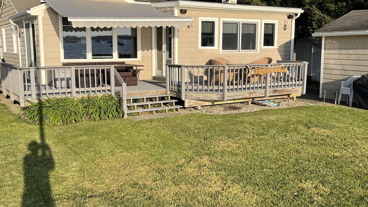 Fairhaven Cottage | West Island Waterfront Cottage