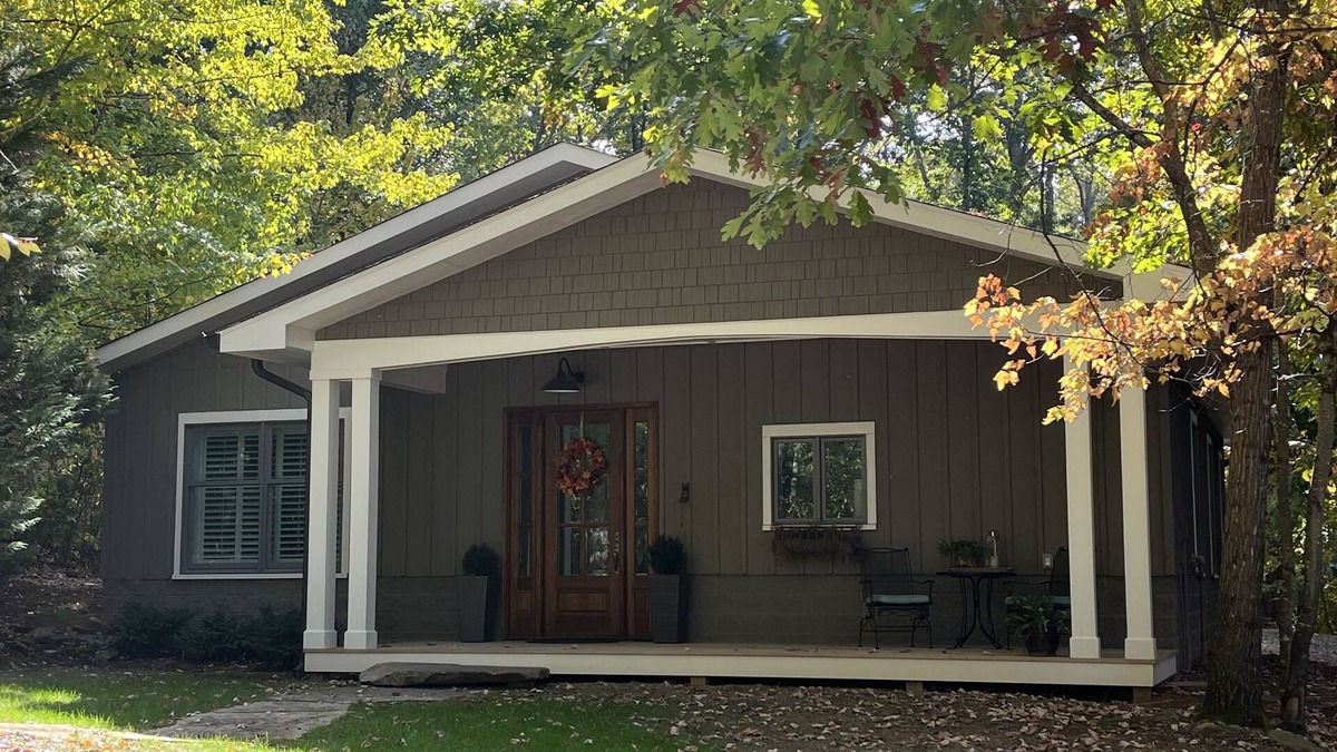 Ashley Oaks House | West Knoxville - Guest Cottage in Private Wooded Neighborhood