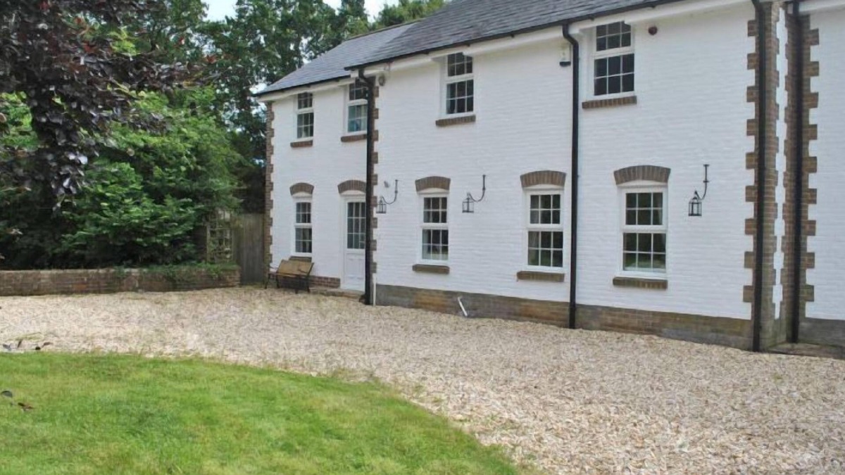 West Ashling Cottage | West Mount Cottage - an annexe that sleeps 4 guests in 2 bedrooms