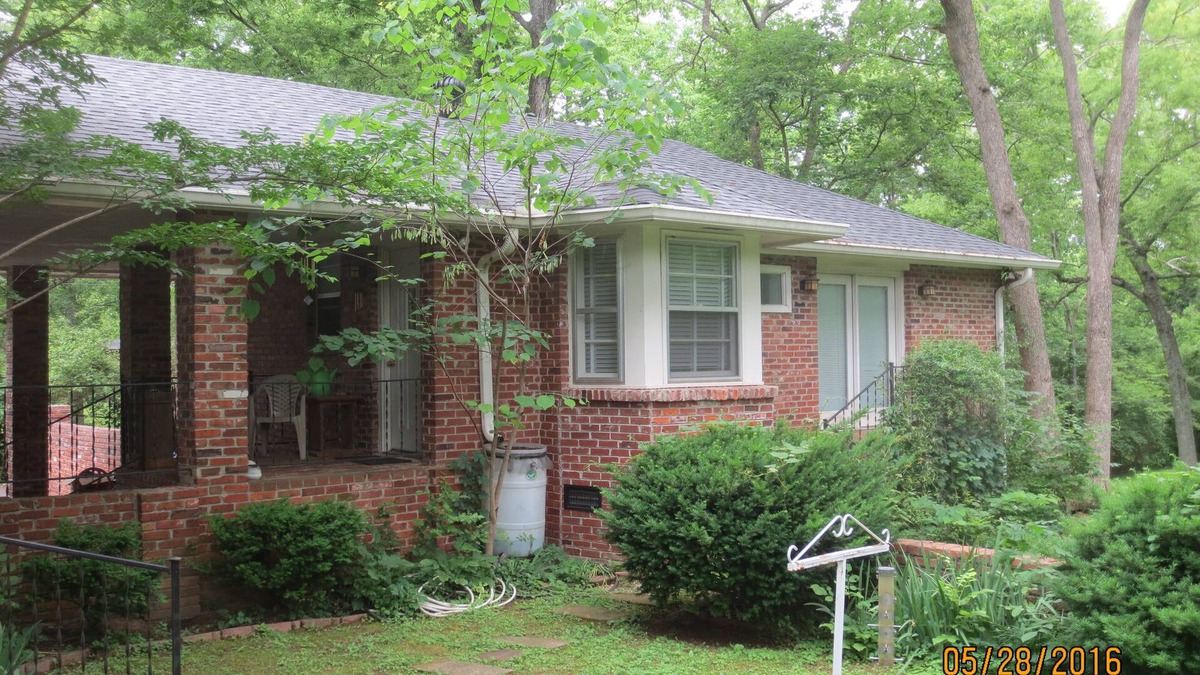 Hillwood House | West Nashville neighborhood, green, quiet, 10 min to downtown