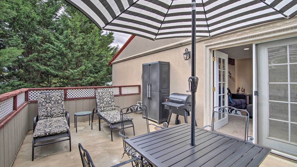 West Richland Condo | West Richland Condo w/ Balcony < 1 Mi To Golf