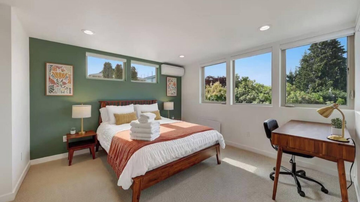 North Admiral House | West Seattle Getaway Near Alki Beach & Water Taxi