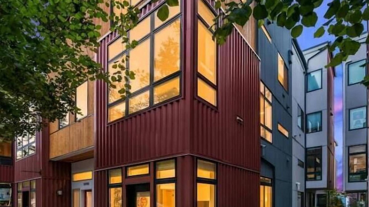 North Admiral House | West Seattle's Modern Townhome
