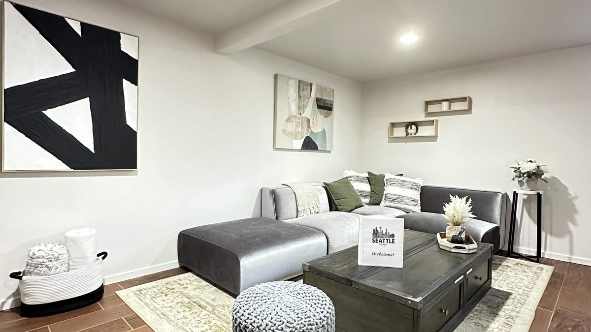 Fairmount Park House | West Seattle Suite! 2 BDRMS, FREE Parking!