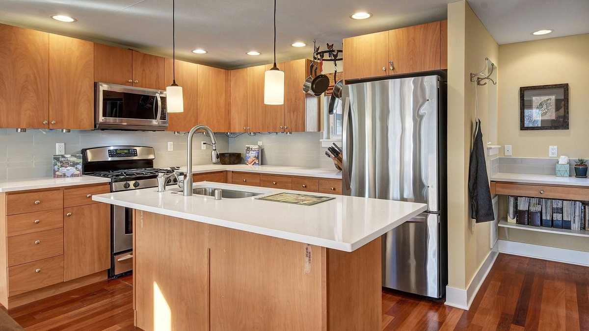 Genesee House | West Seattle townhouse in the heart of Alaska Junction