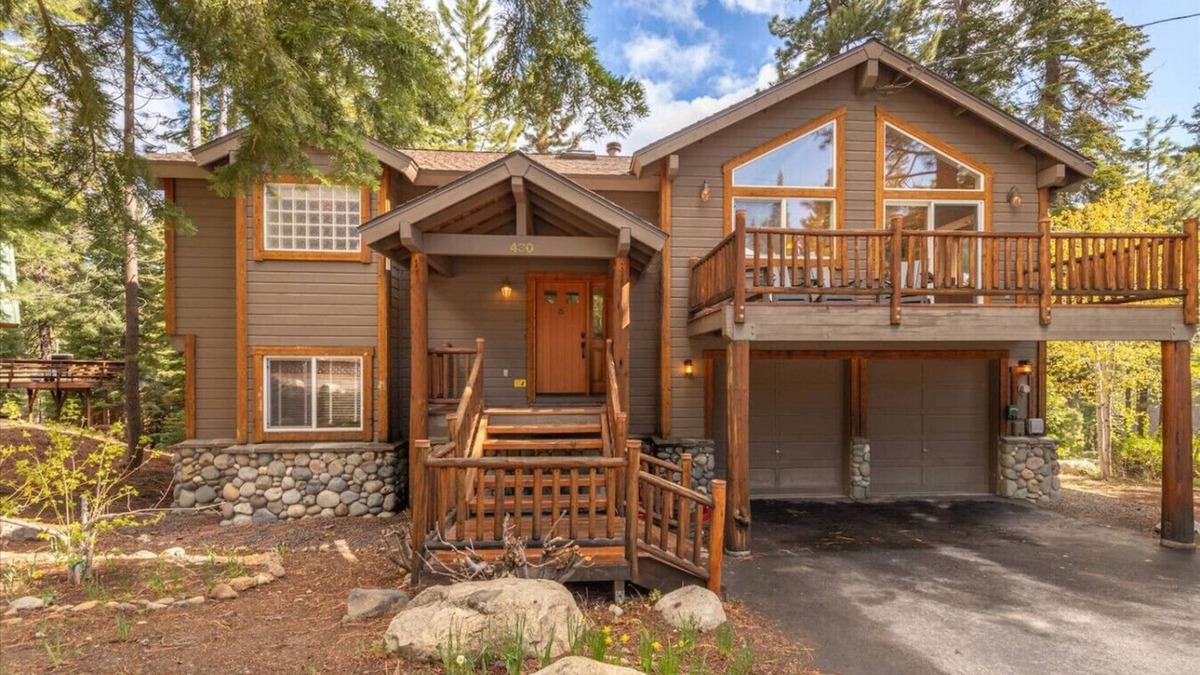 Comstock Acres Cabin | West Shore Cabin with Hot Tub!