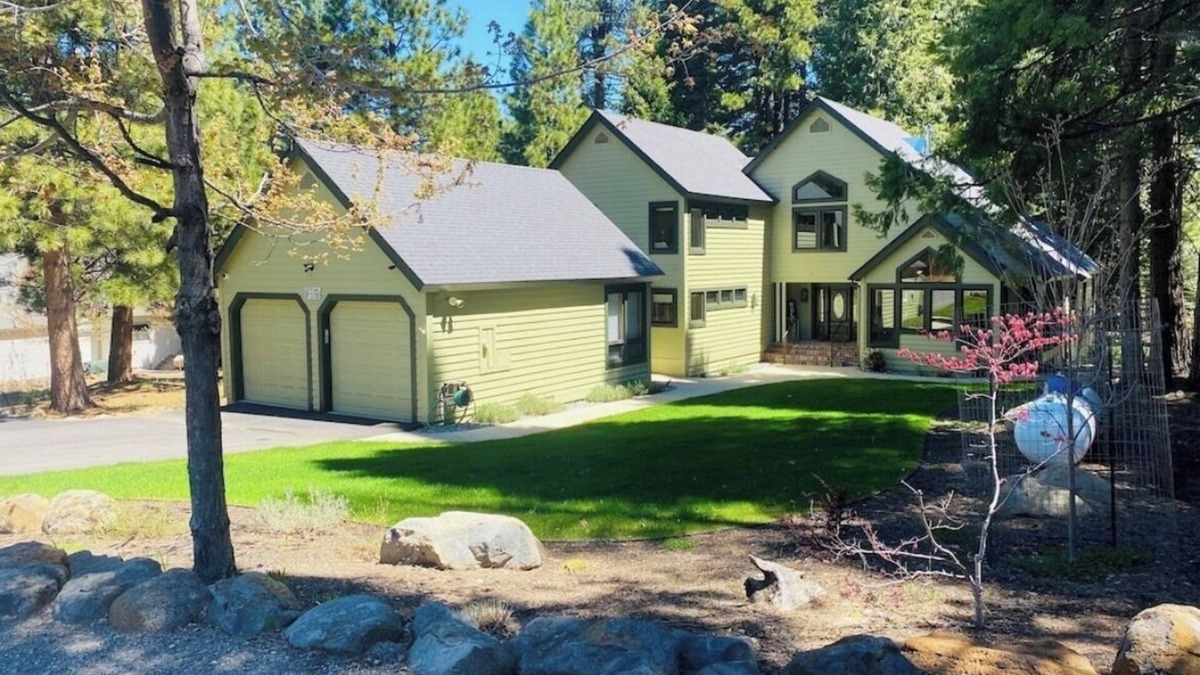 Lake Almanor West House | West Shore Country Club Cabin with a Golf Course View!