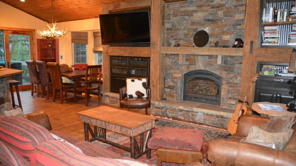 Talmont House | West Shore Home near Sunnyside - high end furnishings and lodge style design