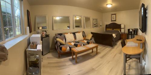 Westside Connection Apartment | West Side Grand Rapids 2 room apartment close to everything