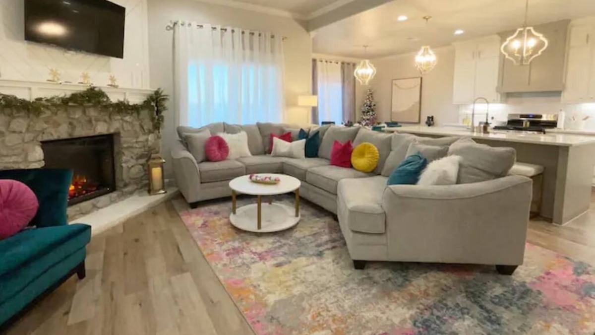 Lubbock House | West Texas Chic. New Construction. EV Charger. Pets Allowed. Ten Mins from TTU.