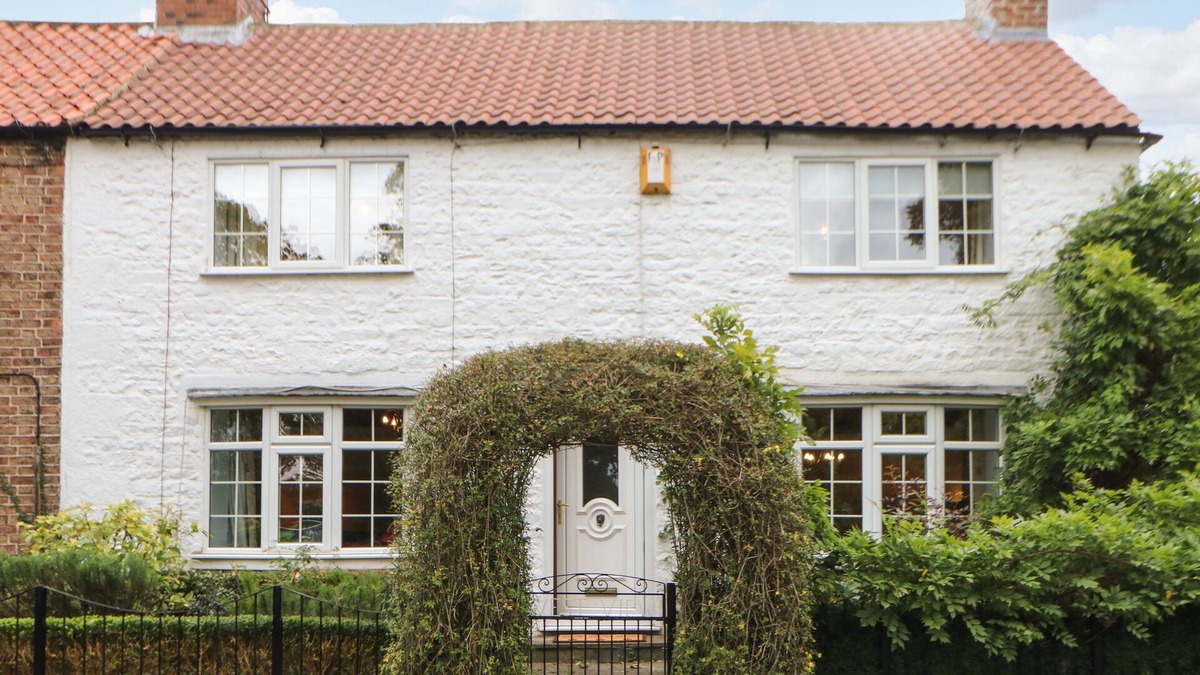 Melmerby Cottage | WEST VIEW, pet friendly, character holiday cottage in Ripon