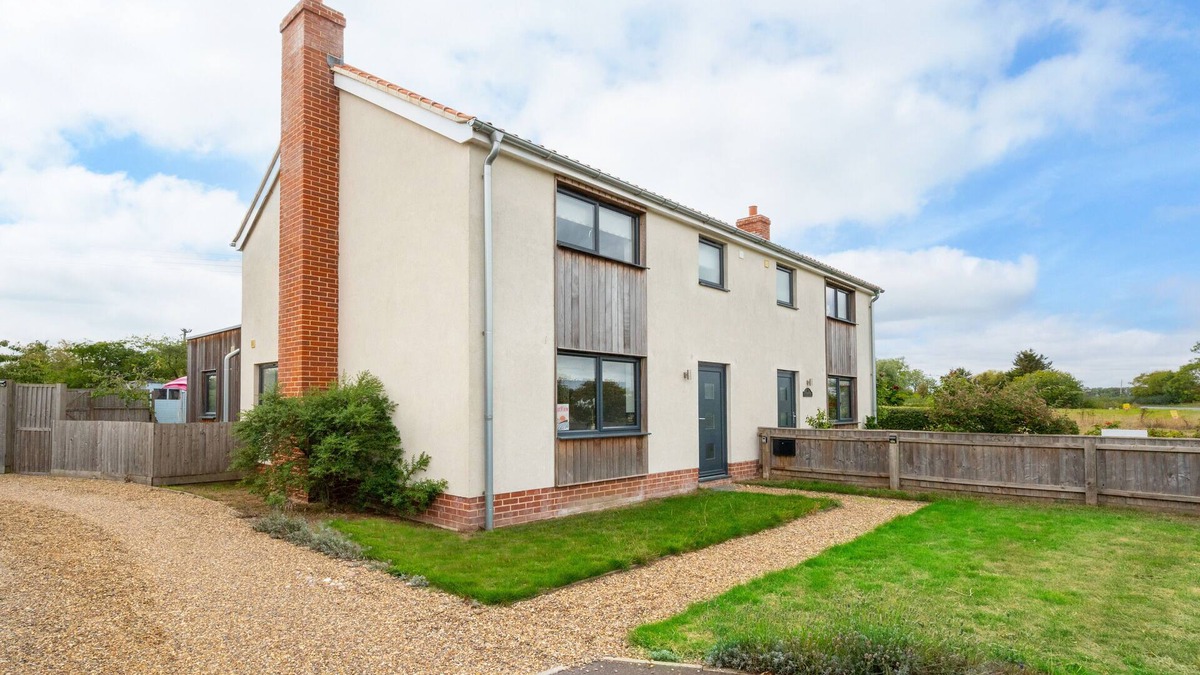 Saxmundham House | West View - Three Bedroom House, Sleeps 5