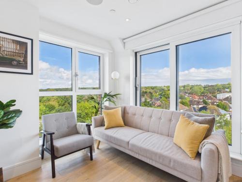 Coombe Hill Apartment | West Wimbledon, 2 Bedroom Luxury Stay, Gym, Free Parking