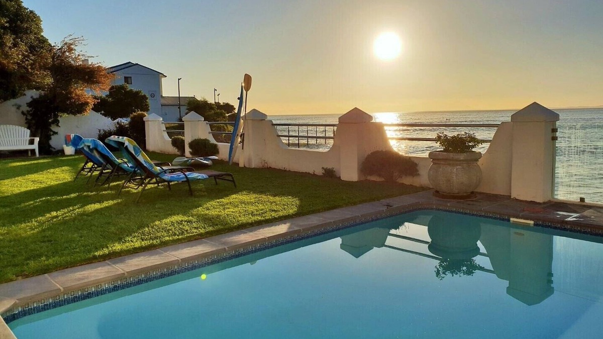 Gordon's Bay House | Westbank Private Beach Villa - 4 bedroom with Private Pool Right on the water!