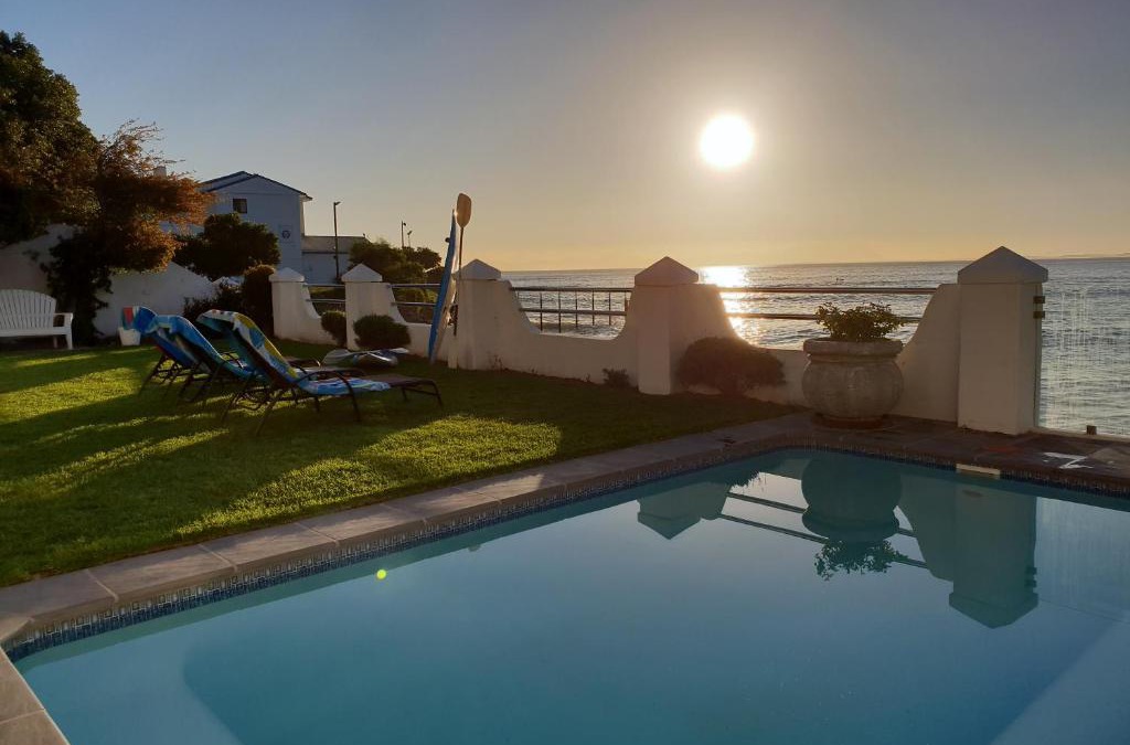 Strand Villa | Westbank Private Beach Villa, 4 Bedrooms, Private pool, on the Beach!