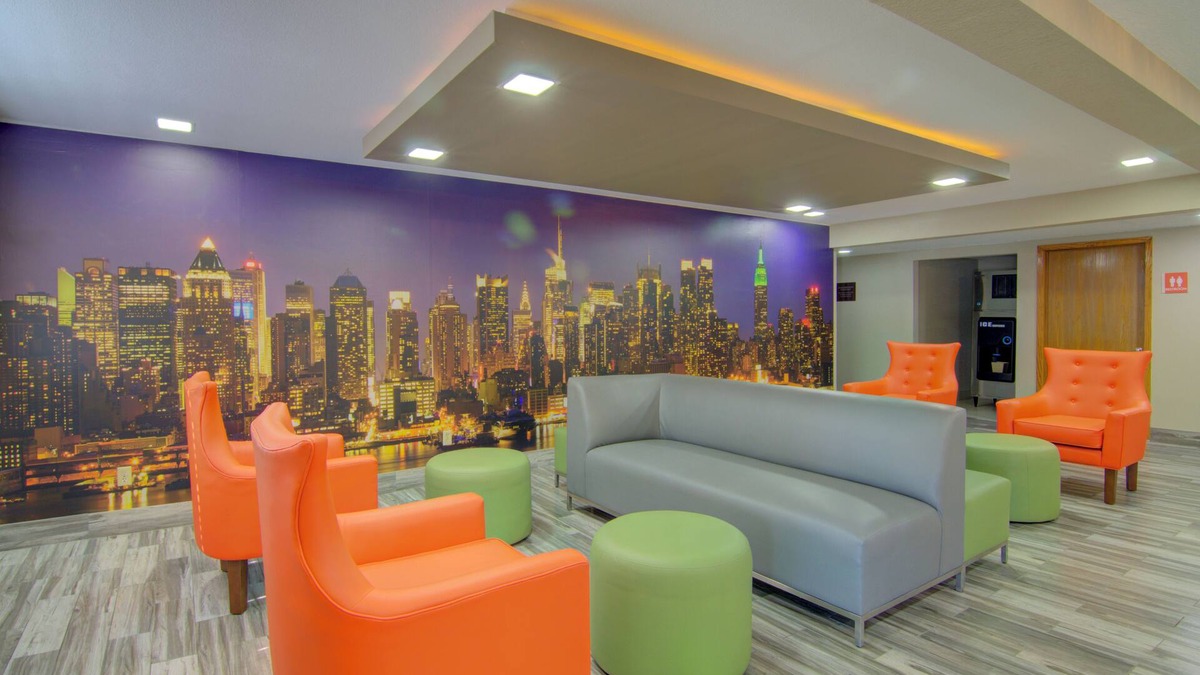 Centerville Hotel | Westbridge Inn & Suites