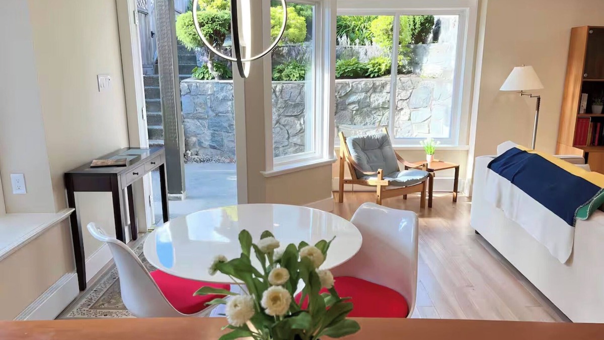 Upper Lonsdale House | WestCoast Garden Suite | 1 Bedroom | Private | Quiet | Central | Modern