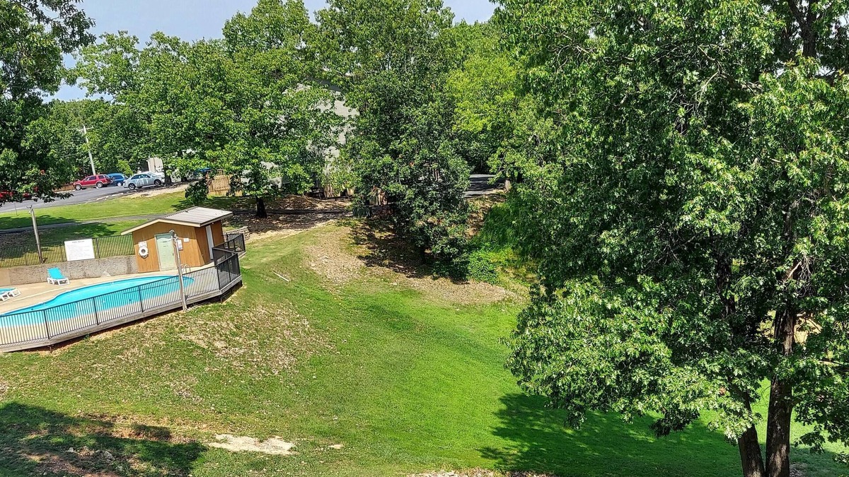 Notch Estates Condo | Westcreek Lodge @ Notch-vaulted Ceilings, 2 Pools, Private Lake, 1 Mile to Sdc!