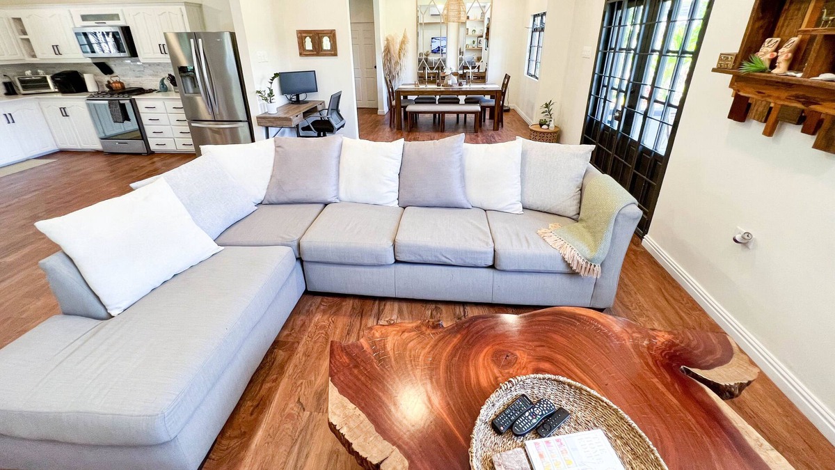 Petit Valley House | Westend House: Newly Renovated 3 Bedroom
