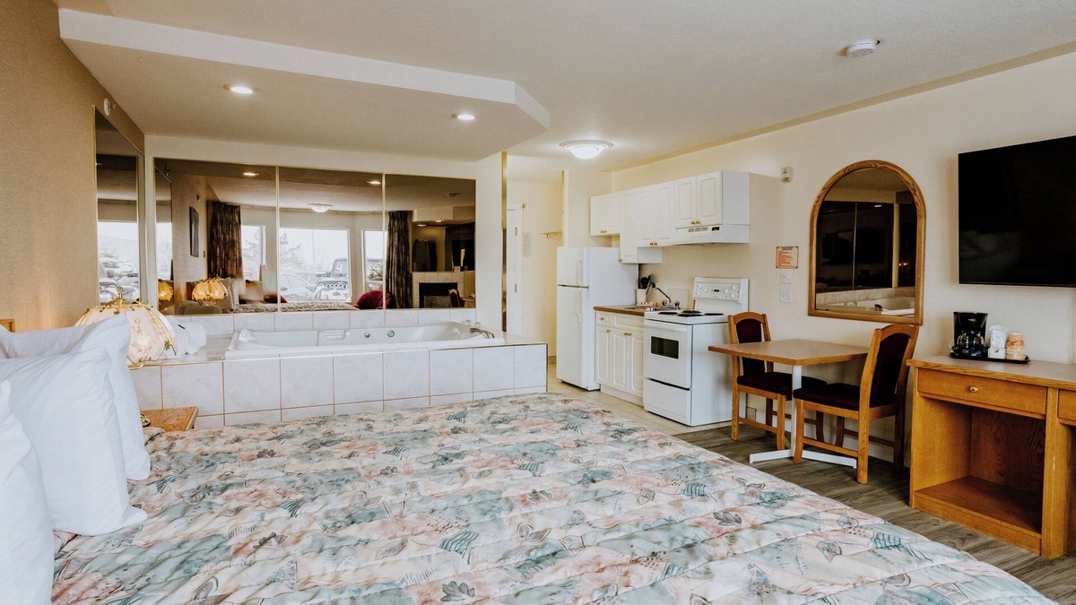 Red Deer Hotel | Western Budget Motel Plus Mosaic Suites